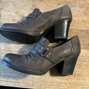 NATURALSOUL~BROWN SHOES~SIZE 10M